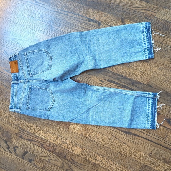 Banana Republic Jeans - Distressed, Cropped Size 24 Petite - Picture 5 of 8